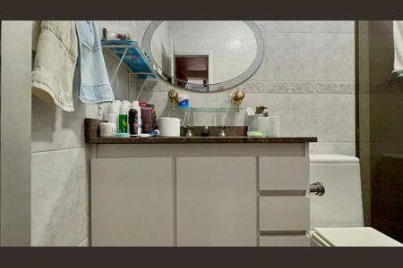 Apartamento à venda com 77m², 2 quartos e 2 vagasBanheiro da Suíte