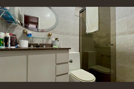 Apartamento à venda com 77m², 2 quartos e 2 vagasBanheiro da Suíte