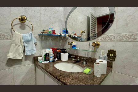 Apartamento à venda com 77m², 2 quartos e 2 vagasBanheiro da Suíte