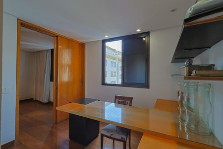 Apartamento à venda com 237m², 2 quartos e 3 vagasSuíte 2