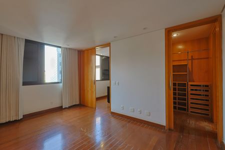 Apartamento à venda com 237m², 2 quartos e 3 vagasSuíte 2