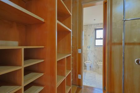 Apartamento à venda com 237m², 2 quartos e 3 vagasCloset da suíte 2