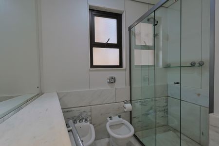 Apartamento à venda com 237m², 2 quartos e 3 vagasBanheiro da Suíte 1