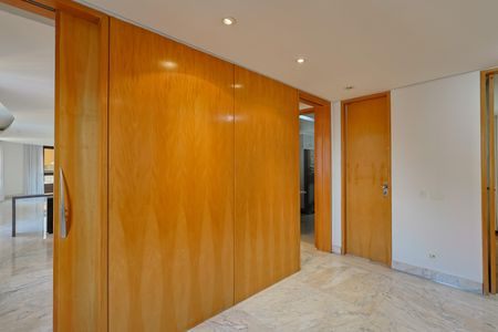 Apartamento à venda com 237m², 2 quartos e 3 vagasSala 2