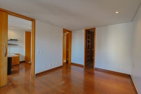 Apartamento à venda com 237m², 2 quartos e 3 vagasSuíte 2