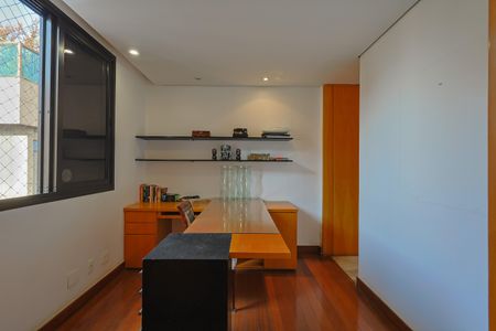 Apartamento à venda com 237m², 2 quartos e 3 vagasSuíte 2