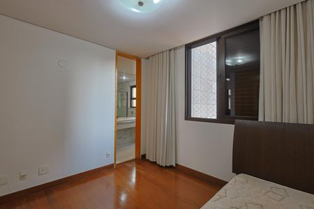Apartamento à venda com 237m², 2 quartos e 3 vagasSuíte 1