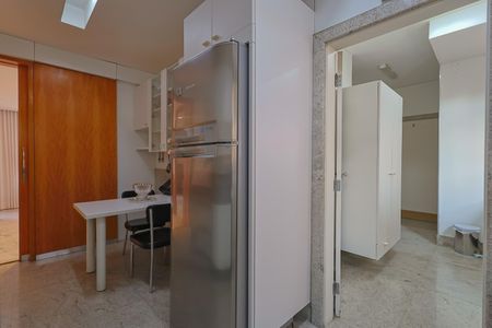 Apartamento à venda com 237m², 2 quartos e 3 vagasCozinha