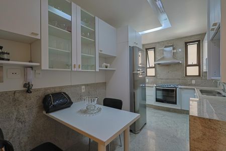 Apartamento à venda com 237m², 2 quartos e 3 vagasCozinha