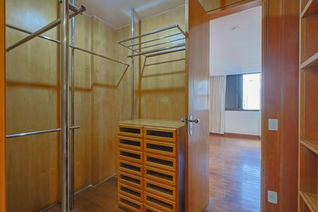 Apartamento à venda com 237m², 2 quartos e 3 vagasCloset da suíte 2