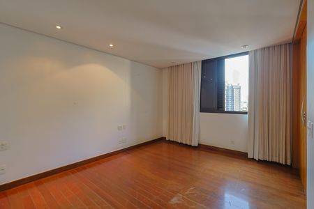 Apartamento à venda com 237m², 2 quartos e 3 vagasSuíte 2