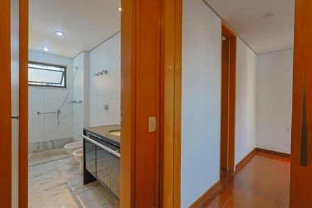 Apartamento à venda com 237m², 2 quartos e 3 vagasSuíte 2