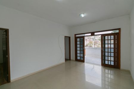 Casa à venda com 100m², 2 quartos e 1 vaga Casa à venda com 100m², 2 quartos e 1 vagaSala