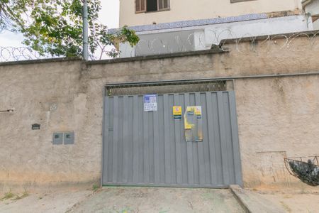 Casa à venda com 100m², 2 quartos e 1 vaga Casa à venda com 100m², 2 quartos e 1 vagaFachada