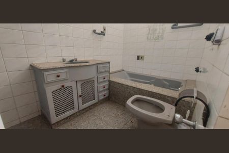 Casa para alugar com 480m², 6 quartos e 3 vagasBanheiro