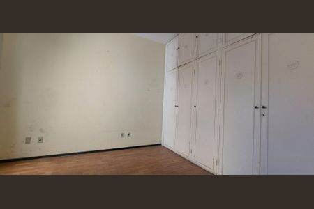 Casa para alugar com 480m², 6 quartos e 3 vagasQuarto