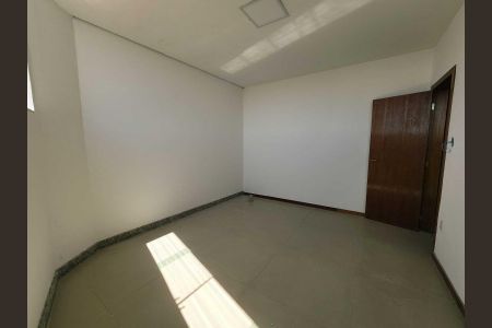 Quarto de apartamento para alugar com 2 quartos, 60m² em Novo Riacho, Contagem