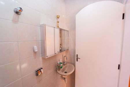 Casa à venda com 209m², 3 quartos e 2 vagas Casa à venda com 209m², 3 quartos e 2 vagasBanheiro de Serviço