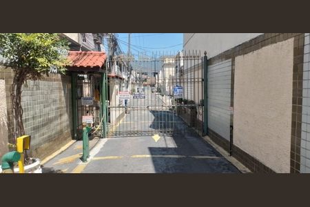 Casa de condomínio à venda com 295m², 3 quartos e 1 vaga Casa de condomínio à venda com 295m², 3 quartos e 1 vagaFachada