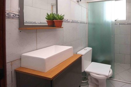 Casa de condomínio à venda com 63m², 3 quartos e 2 vagasBanheiro da Suite