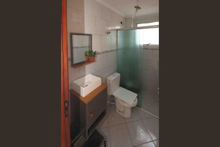Casa de condomínio à venda com 63m², 3 quartos e 2 vagasBanheiro da Suite