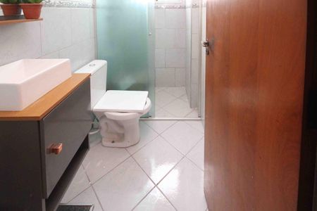 Casa de condomínio à venda com 63m², 3 quartos e 2 vagasBanheiro da Suite