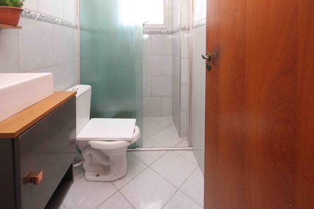 Casa de condomínio à venda com 63m², 3 quartos e 2 vagasBanheiro da Suite