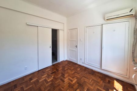 Apartamento à venda com 130m², 3 quartos e 2 vagasSuíte 1