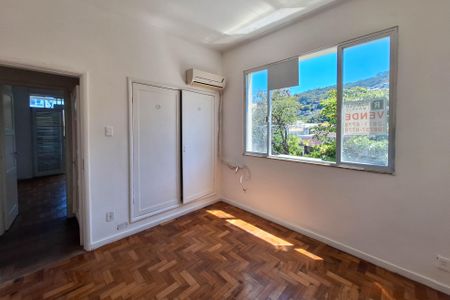 Apartamento à venda com 130m², 3 quartos e 2 vagasSuíte 1