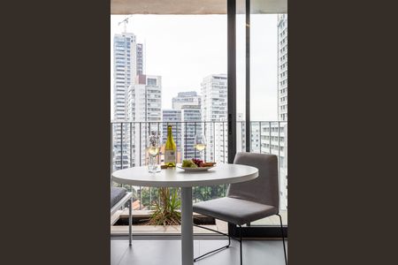 Studio para alugar com 28m², 1 quarto e sem vaga Studio para alugar com 28m², 1 quarto e sem vagaVaranda