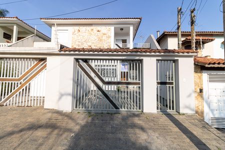Casa para alugar com 125m², 3 quartos e 3 vagas Casa para alugar com 125m², 3 quartos e 3 vagasFachada