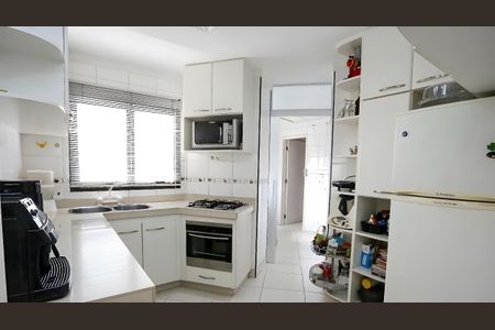 Apartamento para alugar com 226m², 3 quartos e 5 vagasCozinha
