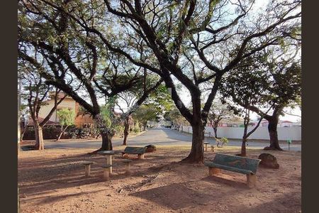 Casa de condomínio à venda com 255m², 3 quartos e 4 vagas