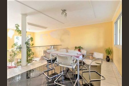 Casa de condomínio à venda com 255m², 3 quartos e 4 vagas