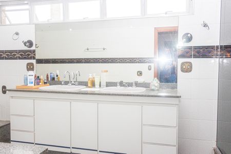 Casa para alugar com 690m², 6 quartos e sem vagaBanheiro da Suíte master