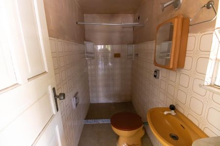 Casa à venda com 300m², 3 quartos e 2 vagasBanheiro