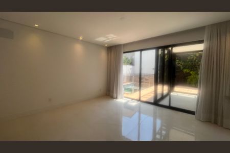 Casa de condomínio à venda com 210m², 3 quartos e 4 vagas Casa de condomínio à venda com 210m², 3 quartos e 4 vagasSala