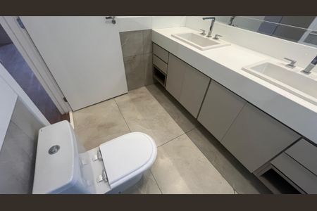 Casa de condomínio à venda com 210m², 3 quartos e 4 vagas Casa de condomínio à venda com 210m², 3 quartos e 4 vagasBanheiro da Suíte 2Banheiro da Suíte 2