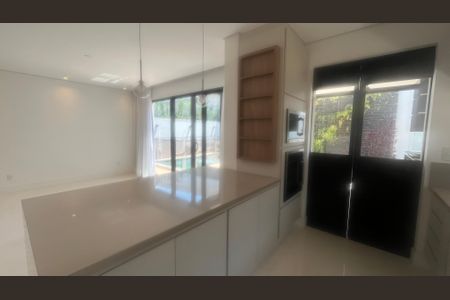 Casa de condomínio à venda com 210m², 3 quartos e 4 vagas Casa de condomínio à venda com 210m², 3 quartos e 4 vagasCozinha