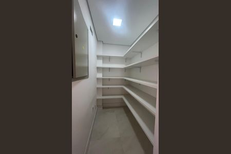 Casa de condomínio à venda com 210m², 3 quartos e 4 vagas Casa de condomínio à venda com 210m², 3 quartos e 4 vagasDespensa