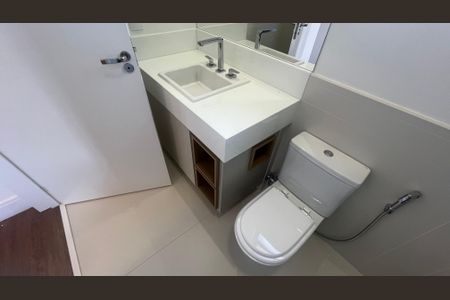 Casa de condomínio à venda com 210m², 3 quartos e 4 vagas Casa de condomínio à venda com 210m², 3 quartos e 4 vagasBanheiro da Suíte 1