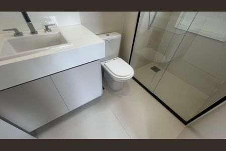 Casa de condomínio à venda com 210m², 3 quartos e 4 vagas Casa de condomínio à venda com 210m², 3 quartos e 4 vagasBanheiro da Suíte 3