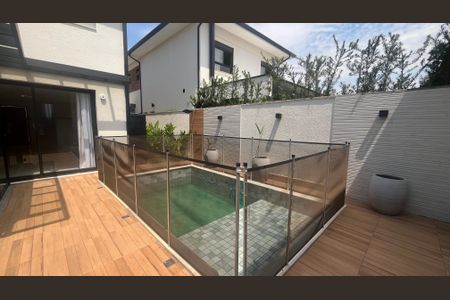 Casa de condomínio à venda com 210m², 3 quartos e 4 vagas Casa de condomínio à venda com 210m², 3 quartos e 4 vagasÁrea comum