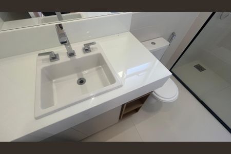 Casa de condomínio à venda com 210m², 3 quartos e 4 vagas Casa de condomínio à venda com 210m², 3 quartos e 4 vagasBanheiro da Suíte 1