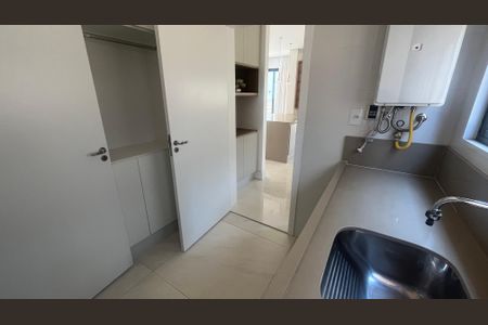 Casa de condomínio à venda com 210m², 3 quartos e 4 vagas Casa de condomínio à venda com 210m², 3 quartos e 4 vagasÁrea de Serviço