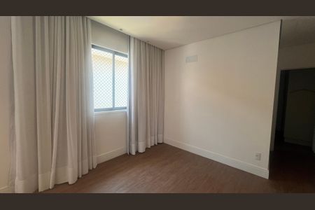 Casa de condomínio à venda com 210m², 3 quartos e 4 vagas Casa de condomínio à venda com 210m², 3 quartos e 4 vagasSala 2