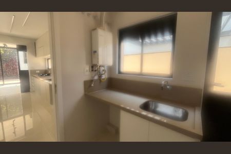 Casa de condomínio à venda com 210m², 3 quartos e 4 vagas Casa de condomínio à venda com 210m², 3 quartos e 4 vagasÁrea de Serviço