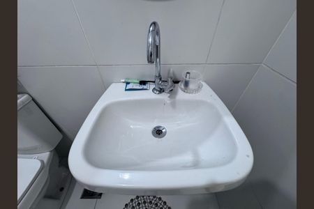 Apartamento à venda com 74m², 2 quartos e 1 vaga Apartamento à venda com 74m², 2 quartos e 1 vagaBanheiro Social