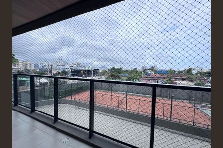 Apartamento à venda com 74m², 2 quartos e 1 vaga Apartamento à venda com 74m², 2 quartos e 1 vagaVaranda