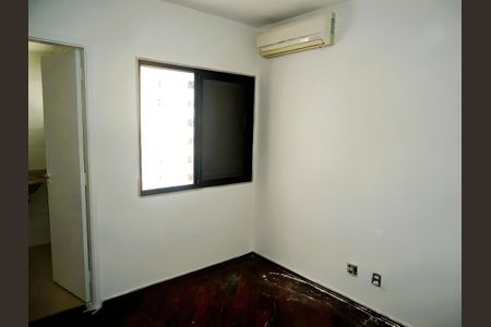 Quarto de apartamento para alugar com 3 quartos, 103m² em Vila Sônia, São Paulo